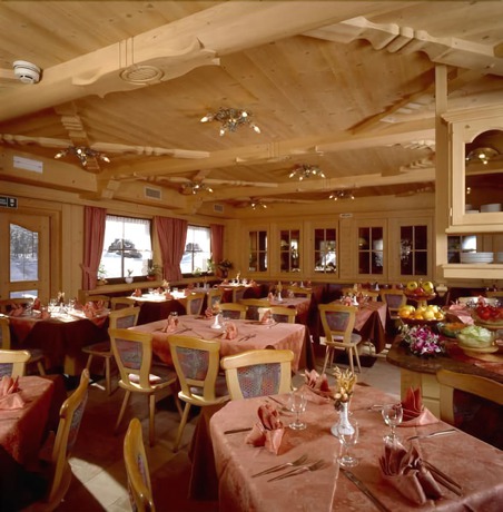 Imagen del bar/restaurante del Hotel Lupo Bianco Wellness and Walking. Foto 9