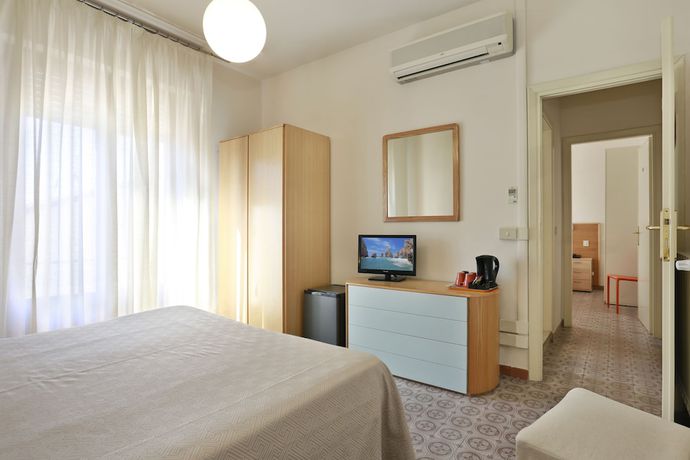 Imagen de la habitación del Hotel Lupori. Foto 15
