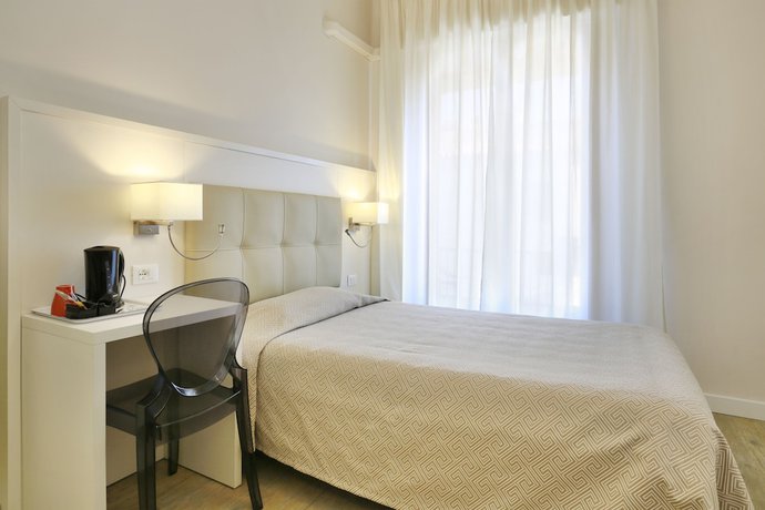 Imagen de la habitación del Hotel Lupori. Foto 16