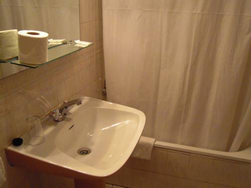 Imagen de la habitación del Hotel Lusa Atenas. Foto 4