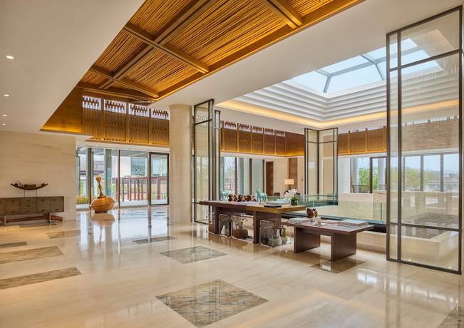 Imagen de los interiores del Hotel Lushan West Sea Resort, Curio Collection by Hilton. Foto 14