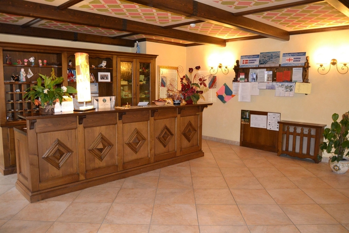 Imagen de los interiores del Hotel Lusi. Foto 14