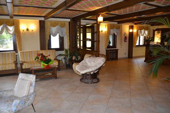 Imagen de los interiores del Hotel Lusi. Foto 15