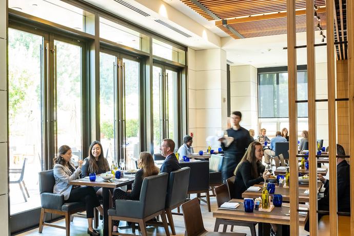 Imagen del bar/restaurante del Hotel Luskin. Foto 8