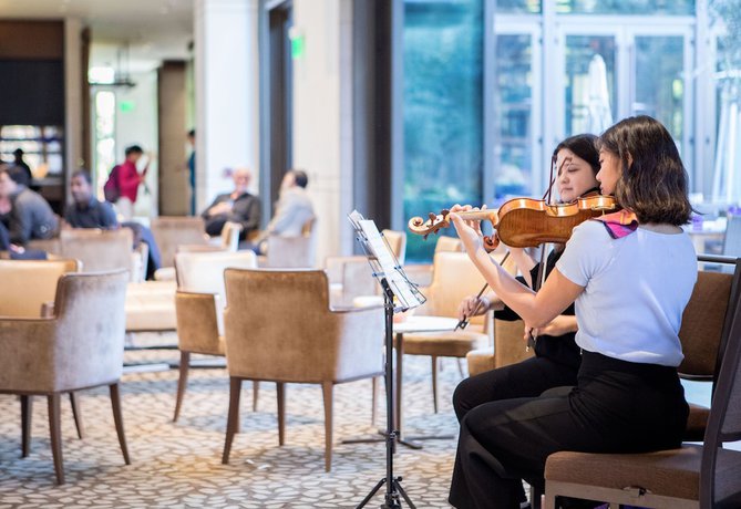 Imagen del bar/restaurante del Hotel Luskin. Foto 10