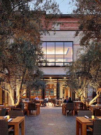 Imagen del bar/restaurante del Hotel Luskin. Foto 11