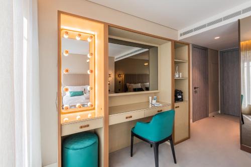 Imagen de la habitación del Hotel Luster. Foto 16