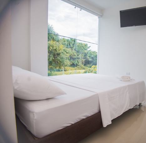 Imagen de la habitación del Hotel Luvana Suite. Foto 6