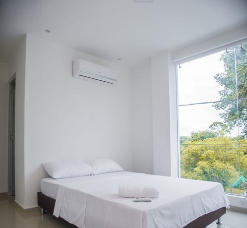 Imagen de la habitación del Hotel Luvana Suite. Foto 7