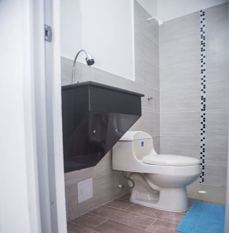 Imagen de la habitación del Hotel Luvana Suite. Foto 8