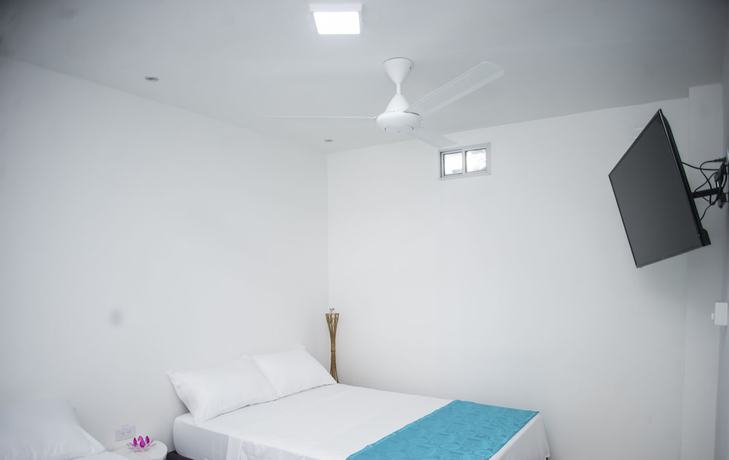 Imagen de la habitación del Hotel Luvana Suite. Foto 11