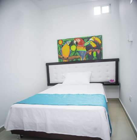 Imagen de la habitación del Hotel Luvana Suite. Foto 12