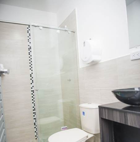 Imagen de la habitación del Hotel Luvana Suite. Foto 13