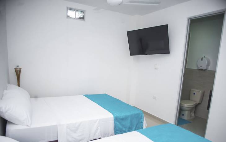 Imagen de la habitación del Hotel Luvana Suite. Foto 14