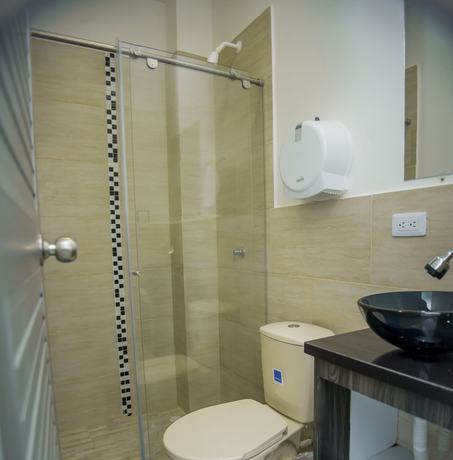 Imagen de la habitación del Hotel Luvana Suite. Foto 15