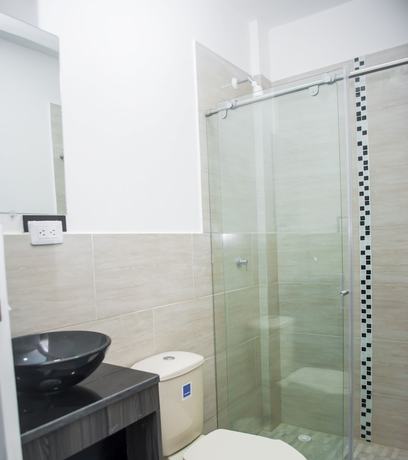 Imagen de la habitación del Hotel Luvana Suite. Foto 18