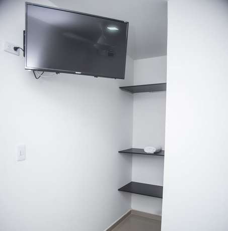 Imagen de la habitación del Hotel Luvana Suite. Foto 20