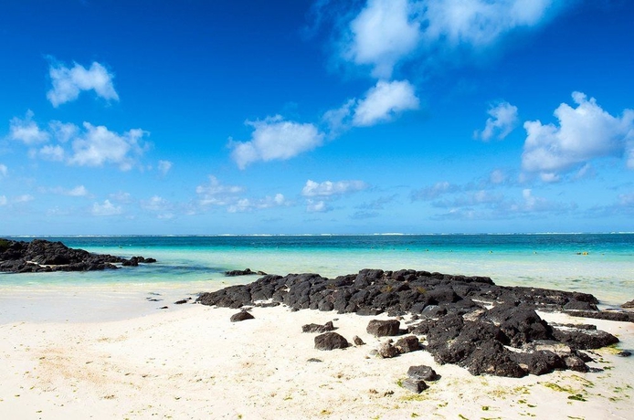 Imagen de los exteriores del Hotel Lux Belle Mare. Foto 9