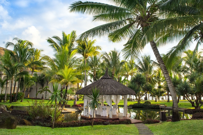 Imagen de los exteriores del Hotel Lux Belle Mare. Foto 11