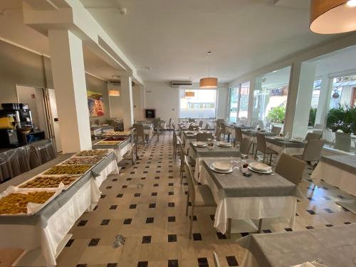 Imagen general del Hotel Lux, Gabicce Mare. Foto 2