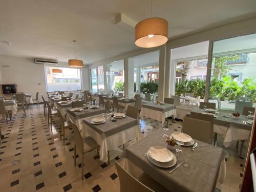Imagen general del Hotel Lux, Gabicce Mare. Foto 3