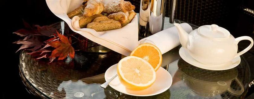 Imagen del bar/restaurante del Hotel Lux Garden. Foto 4