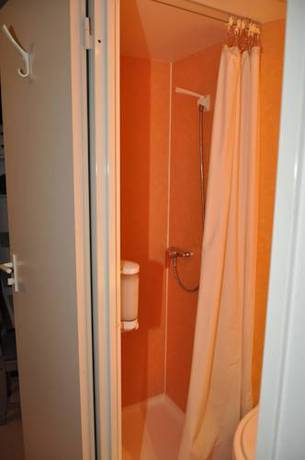 Imagen de la habitación del Hotel Lux, Grenoble. Foto 3