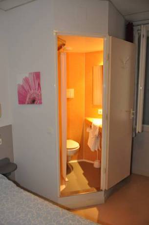 Imagen de la habitación del Hotel Lux, Grenoble. Foto 14