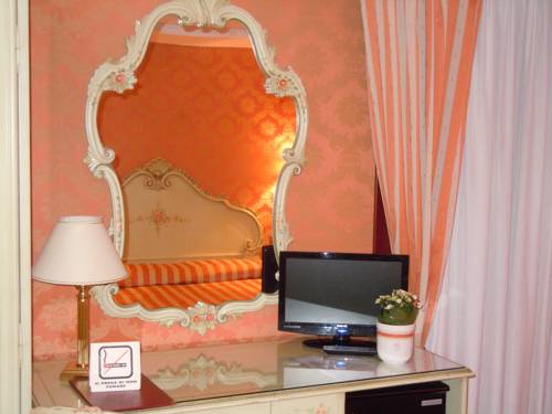 Imagen de la habitación del Hotel Lux, Venecia. Foto 3