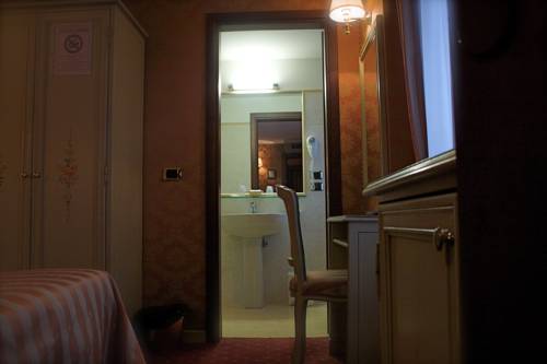 Imagen de la habitación del Hotel Lux, Venecia. Foto 8