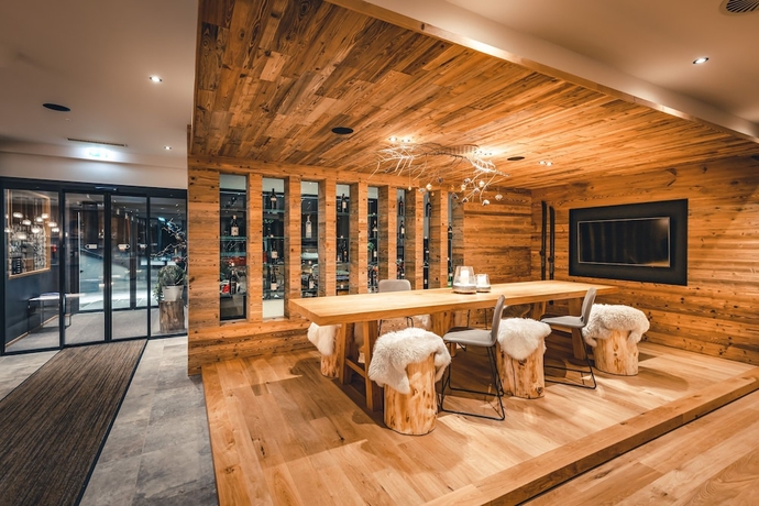 Imagen del bar/restaurante del Hotel Lux-Alp Chalet. Foto 6