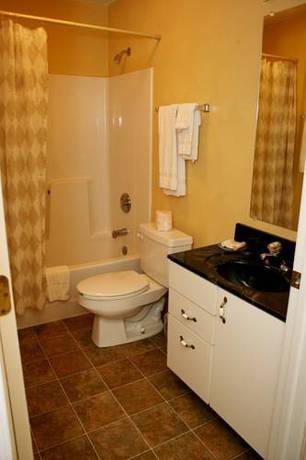 Imagen de la habitación del Hotel Luxbury Inn and Suites. Foto 2