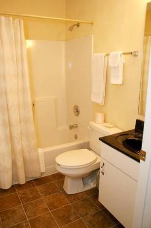 Imagen de la habitación del Hotel Luxbury Inn and Suites. Foto 3