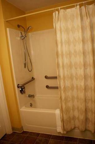 Imagen de la habitación del Hotel Luxbury Inn and Suites. Foto 4