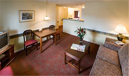 Imagen de la habitación del Hotel Luxbury Inn and Suites. Foto 9