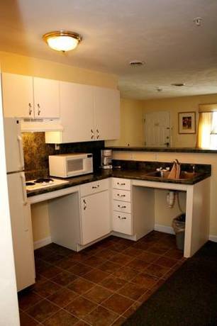 Imagen de la habitación del Hotel Luxbury Inn and Suites. Foto 10