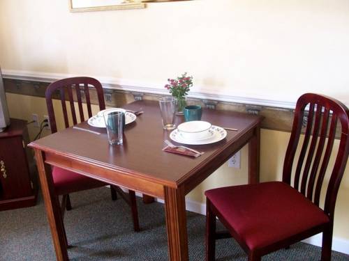 Imagen de la habitación del Hotel Luxbury Inn and Suites. Foto 12