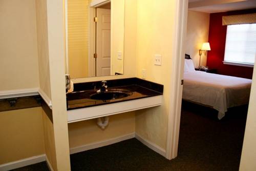 Imagen de la habitación del Hotel Luxbury Inn and Suites. Foto 13