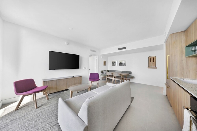 Imagen de la habitación del Hotel Luxe 2-BD Condo in Downtown - City Views. Foto 14