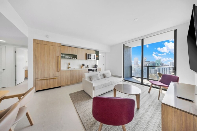Imagen de la habitación del Hotel Luxe 2-BD Condo in Downtown - City Views. Foto 15