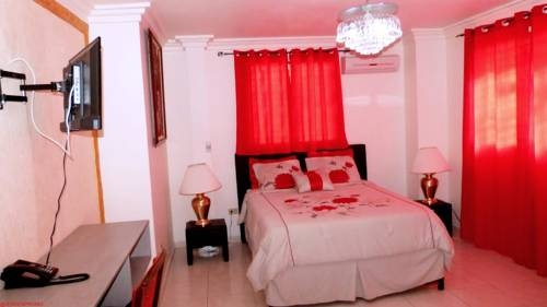 Imagen de la habitación del Hotel Luxe Confort. Foto 3