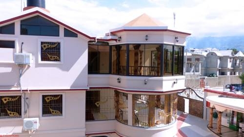 Imagen de la habitación del Hotel Luxe Confort. Foto 4