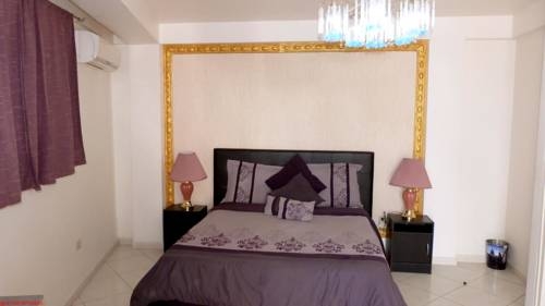 Imagen de la habitación del Hotel Luxe Confort. Foto 7