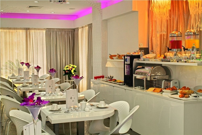 Imagen del bar/restaurante del Hotel Luxe. Foto 2