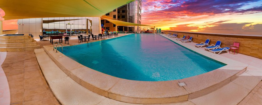 Imagen de la piscina del Hotel Luxe Grand Hotel Apartments. Foto 20