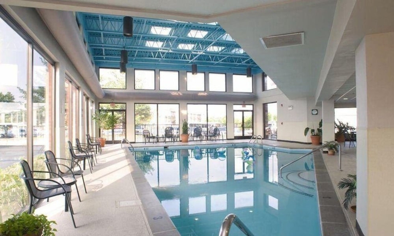 Imagen de la piscina del Hotel Luxe Studios Nashville Opryland. Foto 13