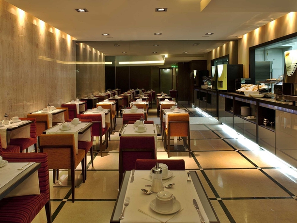 Imagen del bar/restaurante del Hotel Luxe by Turim. Foto 2