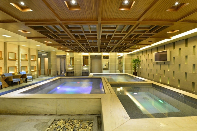 Imagen de la piscina del Hotel Luxemon Xinjiang Yindu. Foto 18