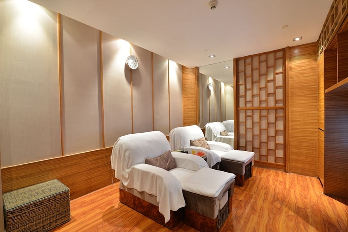 Imagen de la piscina del Hotel Luxemon Xinjiang Yindu. Foto 19