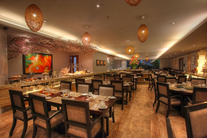 Imagen del bar/restaurante del Hotel Luxent. Foto 3